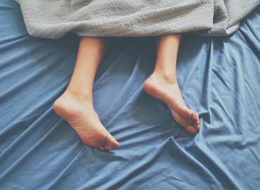 Ανήσυχα πόδια τη νύχτα; Κατανόηση των Νευρολογικών Αιτιών του συνδρόμου ανήσυχων ποδιών